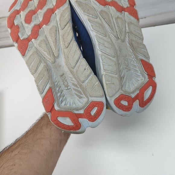 Athletic_Shoes